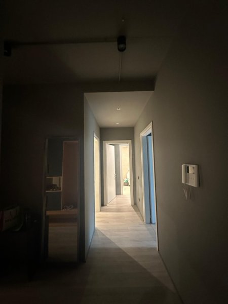 Tirane, jepet me qera apartament 2+1+Ballkon Kati 4, 160 m² 2.000 € (Lion Park, Rruga e Elbasanit)