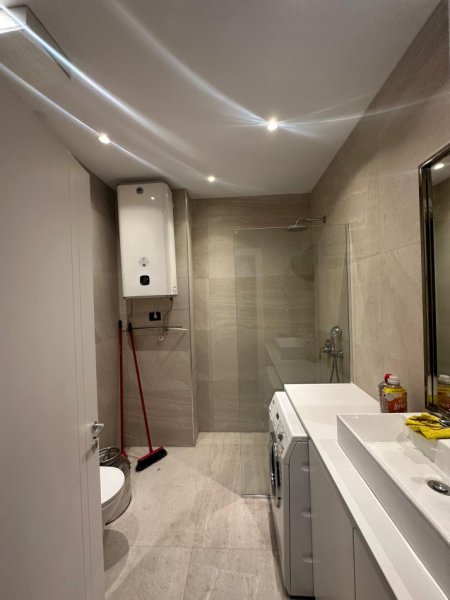 Tirane, jepet me qera apartament 2+1+Ballkon Kati 4, 160 m² 2.000 € (Lion Park, Rruga e Elbasanit)