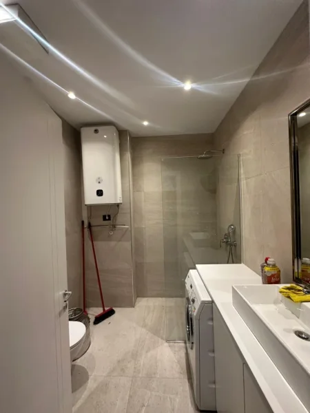 Tirane, jepet me qera apartament 2+1+Ballkon Kati 4, 160 m² 2.000 € (Lion Park, Rruga e Elbasanit)