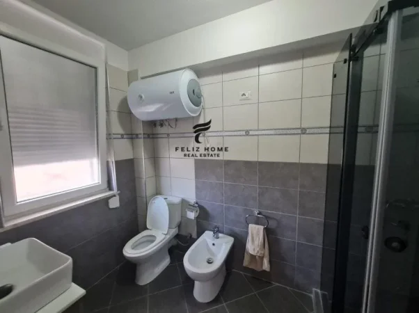 Tirane, jepet me qera apartament+verande | Penthouse 2+1 Kati 11, 89 m² 1.200 € (PAZARI I RI)