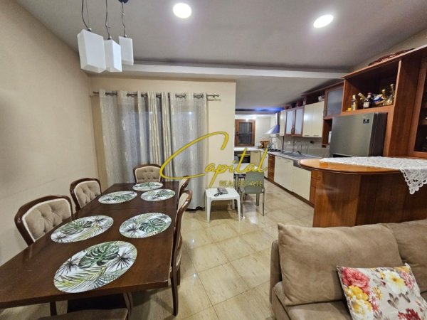 Tirane, jepet me qera apartament 1+1 Kati 3, 120 m² 750 € (QENDER)