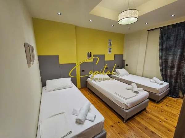 Tirane, jepet me qera apartament 1+1 Kati 3, 120 m² 750 € (QENDER)