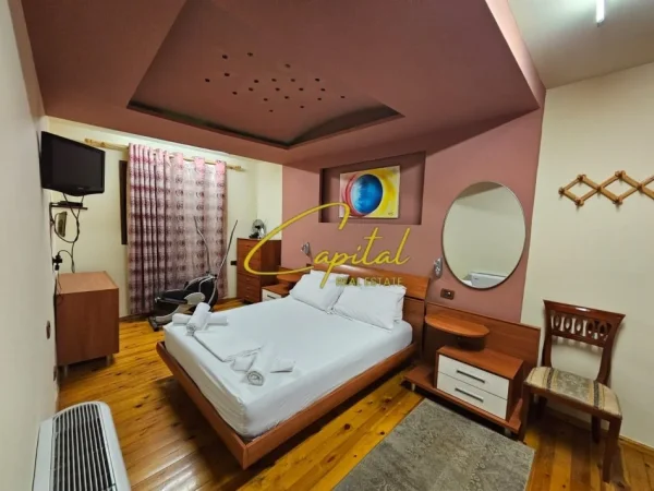 Tirane, jepet me qera apartament 1+1 Kati 3, 120 m² 750 € (QENDER)