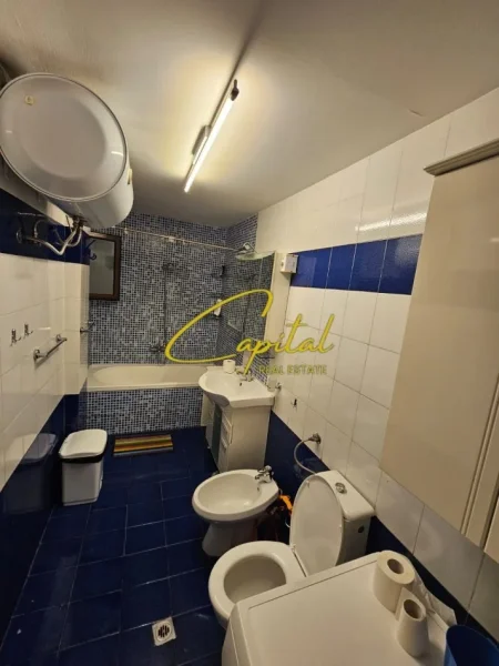 Tirane, jepet me qera apartament 1+1 Kati 3, 120 m² 750 € (QENDER)