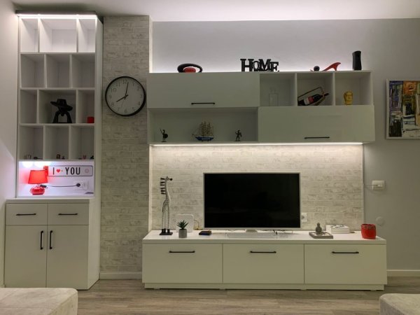 Tirane, jepet me qera apartament 2+1+Ballkon Kati 3, 80 m² 1.000 € (Rruga Reshit Petrela)