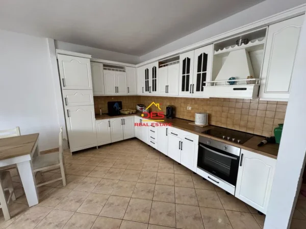 Vlore, shitet apartament 1+1+Ballkon Kati 6, 64 m² 87.000 € (Rruga Gjergj Kastrioti)