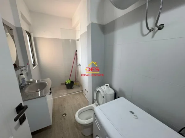 Vlore, shitet apartament 1+1+Ballkon Kati 6, 64 m² 87.000 € (Rruga Gjergj Kastrioti)