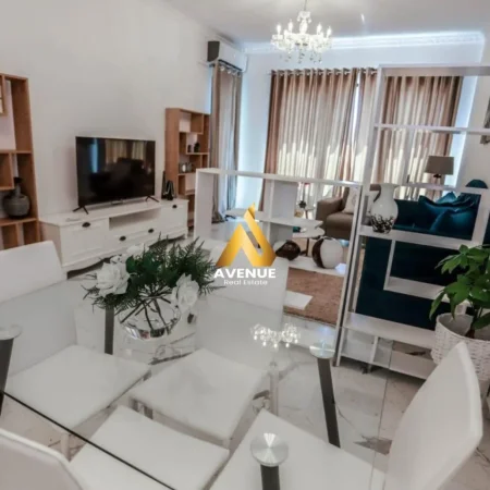 Tirane, jepet me qera apartament 1+1+Ballkon Kati 6, 65 m² 800 € (Rruga e Kavajes)