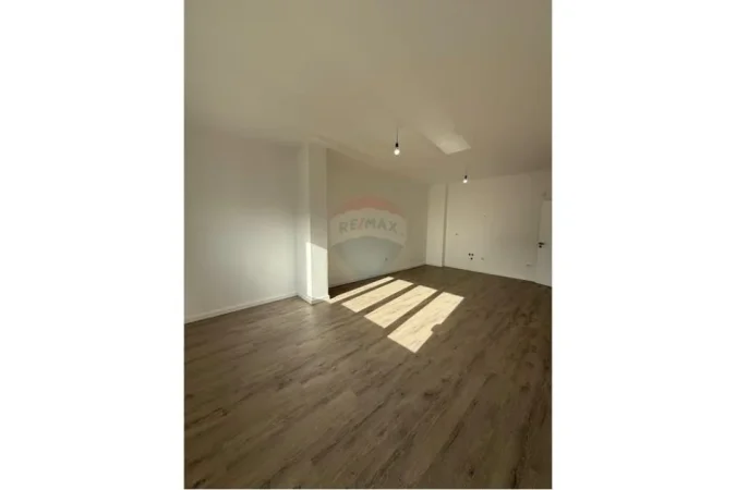 Tirane, shitet apartament 2+1 Kati 5, 97 m² 145.000 € (Yzberisht - Pallatet Cabej)
