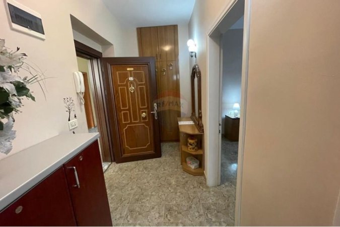 Tirane, jepet me qera apartament 1+1 Kati 3, 68 m² 500 € (Pazari i Ri,)