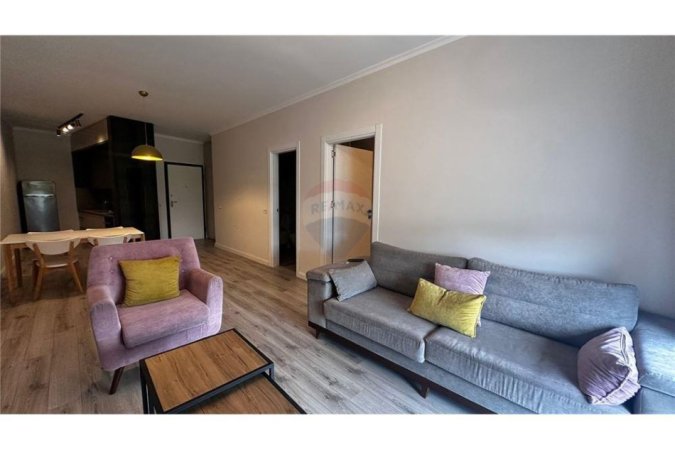 Tirane, jepet me qera apartament 1+1 , 73 m² 650 € (Rose Garden - Tegu)