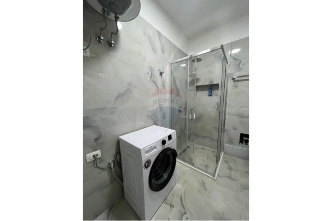 Tirane, jepet me qera apartament 2+1 , 112 m² 850 € (Qendër - Kafe Flora)