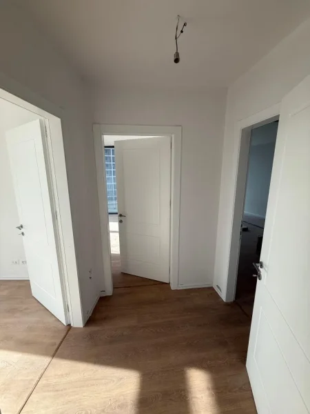 Tirane, jepet me qera apartament 3+1+Ballkon Kati 3, 215 m² 2.500 € (Lake View Residence)