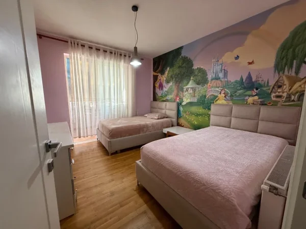 Tirane, shitet apartament 3+1+Ballkon Kati 4, 150 m² 308.000 € (Komuna e Parisit)