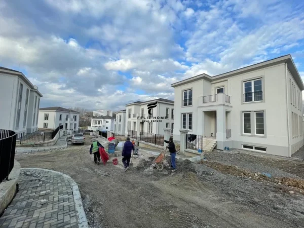 Tirane, shitet Vile 3 Katshe Kati 3, 530 m² 1.500.000 € (ROLLING HILLS 2)