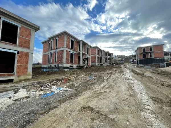 Tirane, shitet Vile 3 Katshe Kati 3, 406 m² 1.000.000 € (TEG)