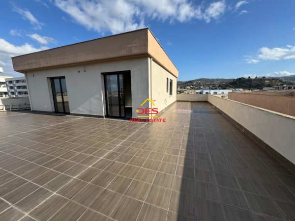 Vlore, shitet apartament+verande | Penthouse 2+1+Ballkon Kati 9, 75 m² 125.000 € (Rruga 7 Nëntori)
