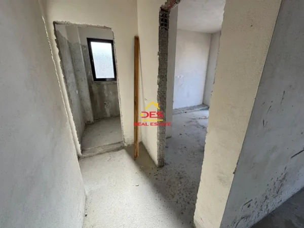 Vlore, shitet apartament+verande | Penthouse 2+1+Ballkon Kati 9, 75 m² 125.000 € (Rruga 7 Nëntori)