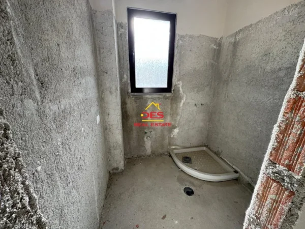 Vlore, shitet apartament+verande | Penthouse 2+1+Ballkon Kati 9, 75 m² 125.000 € (Rruga 7 Nëntori)