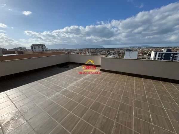 Vlore, shitet apartament+verande | Penthouse 2+1+Ballkon Kati 9, 75 m² 125.000 € (Rruga 7 Nëntori)