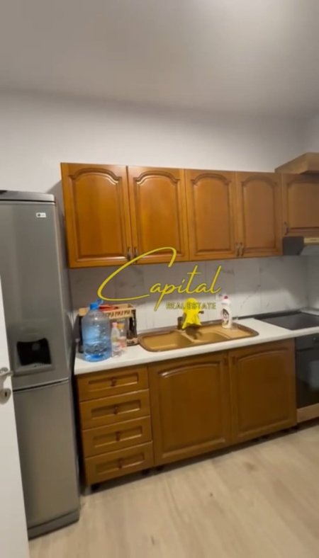 Tirane, jepet me qera apartament 2+1 Kati 2, 100 m² 700 € (KOMUNA E PARISIT)