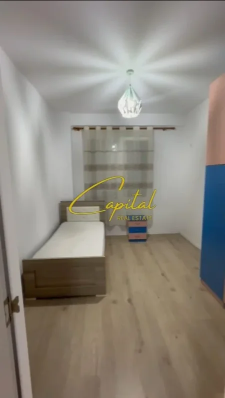 Tirane, jepet me qera apartament 2+1 Kati 2, 100 m² 700 € (KOMUNA E PARISIT)