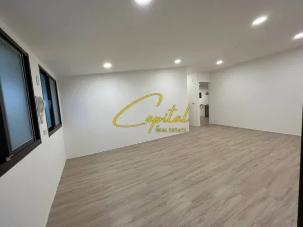 Tirane, jepet me qera zyre Kati 2, 100 m² 700 € (KOMUNA E PARISIT)