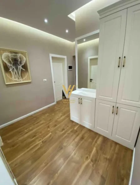 Tirane, shitet apartament 2+1+Ballkon Kati 5, 126 m² 250.000 € (ISH TREGU ELEKTRIK)