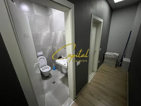 Tirane, jepet me qera zyre Kati 1, 515 m² 7.000 € (SELVIA)