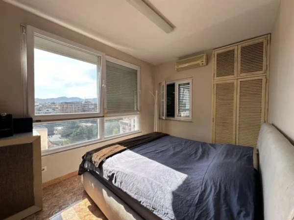 Tirane, jepet me qera apartament 2+1+Ballkon Kati 7, 130 m² 1.300 € (Bllok, Sky Tower)