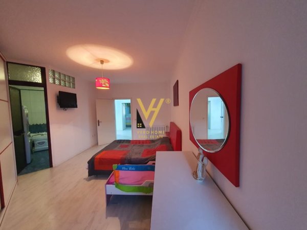Tirane, jepet me qera apartament 3+1+Ballkon Kati 6, 160 m² 650 € (KOMUNA E PARISIT)