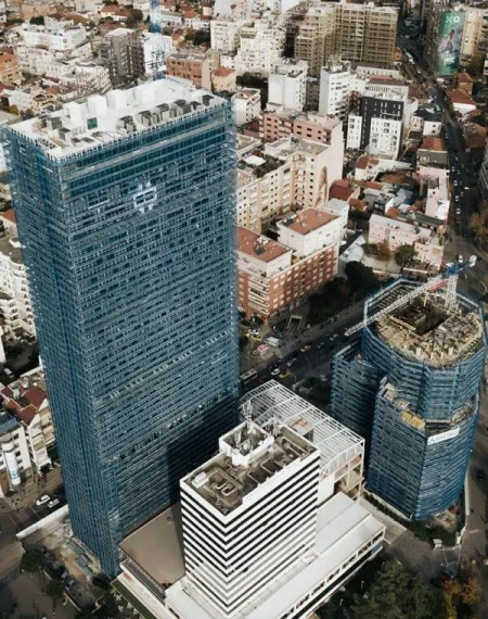 Tirane, shitet apartament 1+1+Aneks+Ballkon Kati 21, 110 m² (Sheshi Skenderbej)