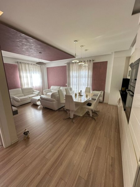 Tirane, shitet apartament 3+1 , 125 m² 262.000 € (Liqeni i Thate)