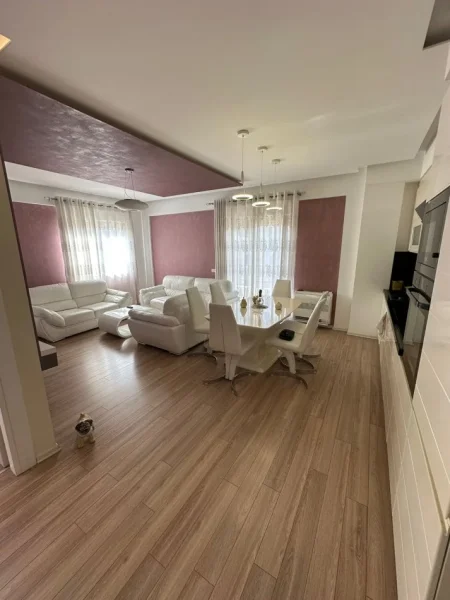 Tirane, shitet apartament 3+1 , 125 m² 262.000 € (Liqeni i Thate)