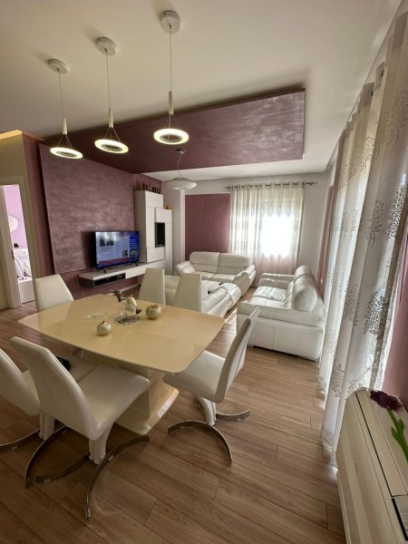 Tirane, shitet apartament 3+1 , 125 m² 262.000 € (Liqeni i Thate)