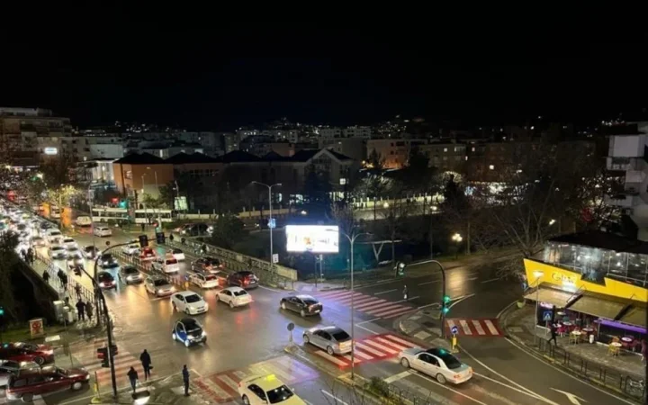 Tirane, jepet me qera ambjent biznesi Kati 1, 100 m² 1.300 € (Vasil Shanto)