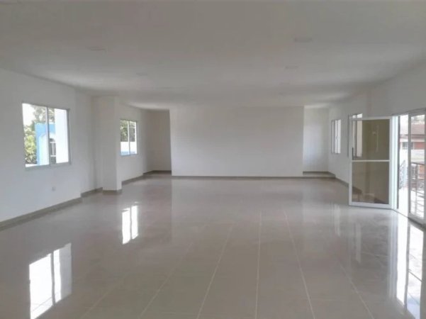 Tirane, jepet me qera zyre Kati 0, 95 m² 1.200 € (don bosko)
