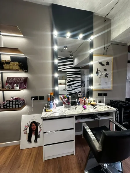 Tirane, jepet me qera dyqan Kati 0, 50 m² 350 € (Bulevardi Bajram Curri,Deluxe Lounge)