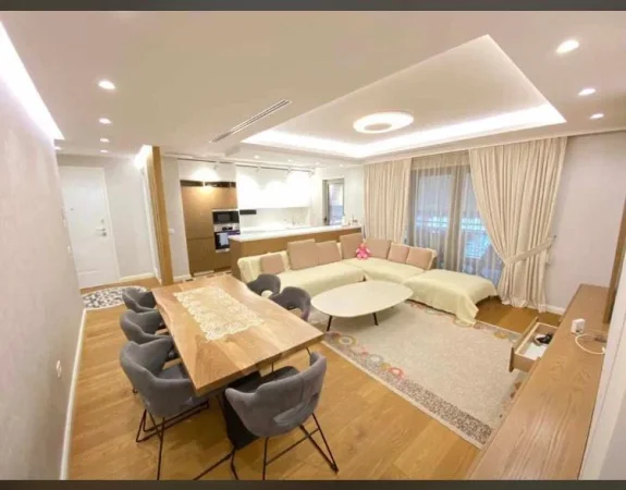 Tirane, jepet me qera apartament 2+1+Ballkon Kati 5, 122 m² 1.250 € (Kompleksi Delijorgji)