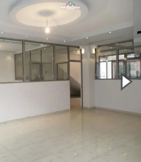 Tirane, jepet me qera zyre Kati 0, 80 m² 900 € (selvia)