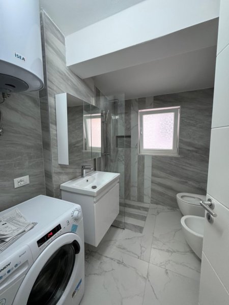 Tirane, jepet me qera apartament 1+1 Kati 3, 65 m² 480 € 