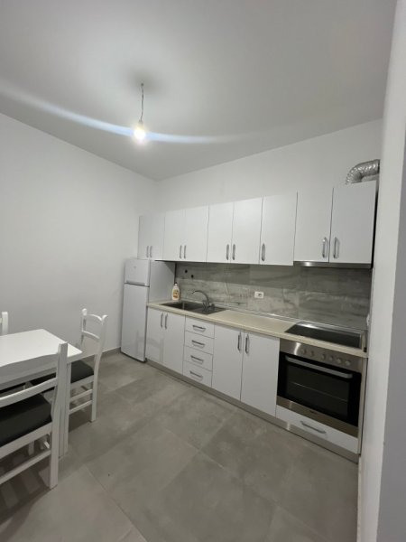Tirane, jepet me qera apartament 1+1 , 60 m² 500 € (OXHAKU,KOMPLEKSI ASL)