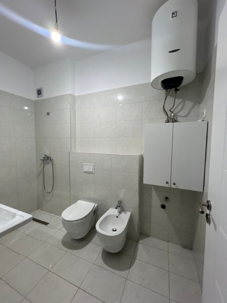 Tirane, jepet me qera apartament 1+1 , 60 m² 500 € (OXHAKU,KOMPLEKSI ASL)