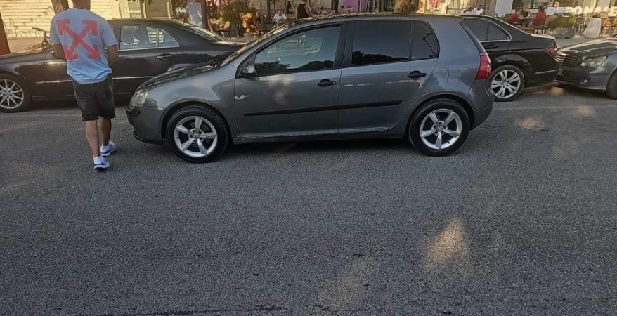 Tirane, shitet makine Golf 5 Nafte, manuale Kondicioner 277.500 km 4.000 €