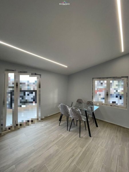 Tirane, jepet me qera Vile 1+1+Ballkon Kati 5, 68 m² 450 € (rruga e kavajes)