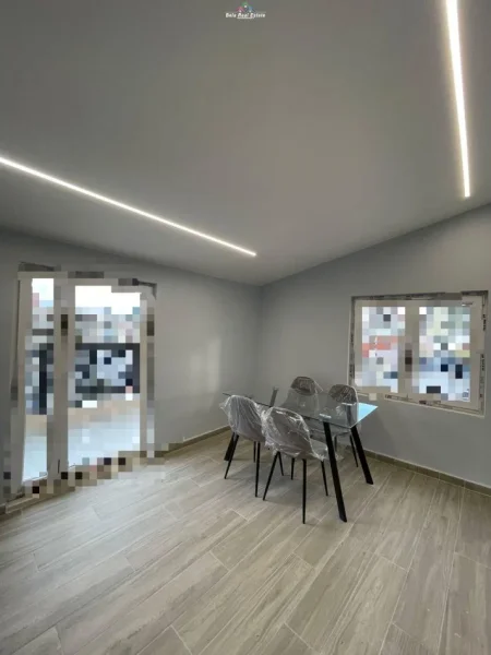 Tirane, jepet me qera Vile 1+1+Ballkon Kati 5, 68 m² 450 € (rruga e kavajes)