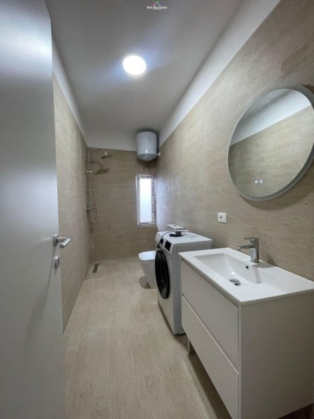 Tirane, jepet me qera Vile 1+1+Ballkon Kati 5, 68 m² 450 € (rruga e kavajes)