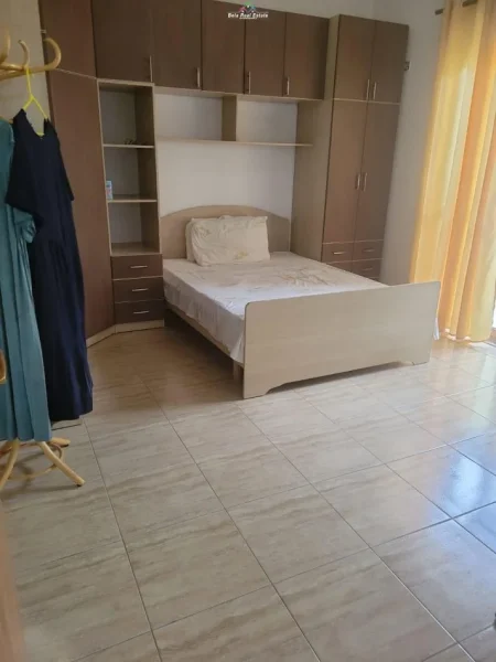 Tirane, shes Vile 3+1 Kati 1, 135 m² 300.000 € (kashar)