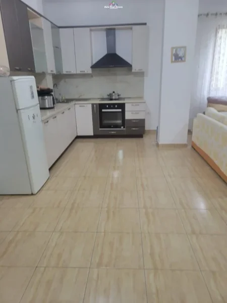 Tirane, shes Vile 3+1 Kati 1, 135 m² 300.000 € (kashar)