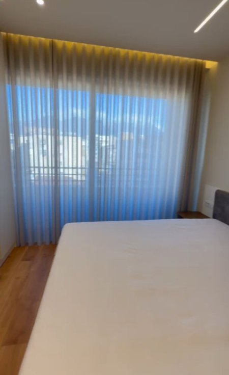 Tirane, jepet me qera garsonier 1+1+Ballkon Kati 3, 40 m² 450 € (Rruga Qemal Stafa)